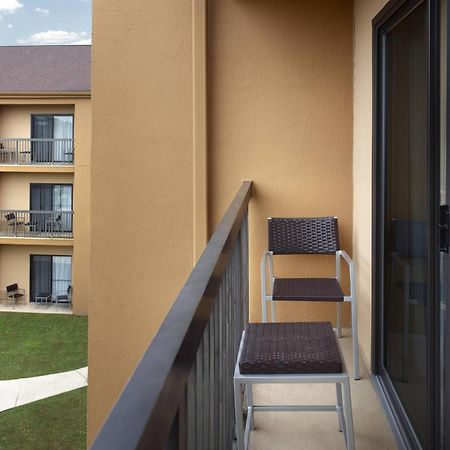 Courtyard By Marriott Fayetteville Exterior photo