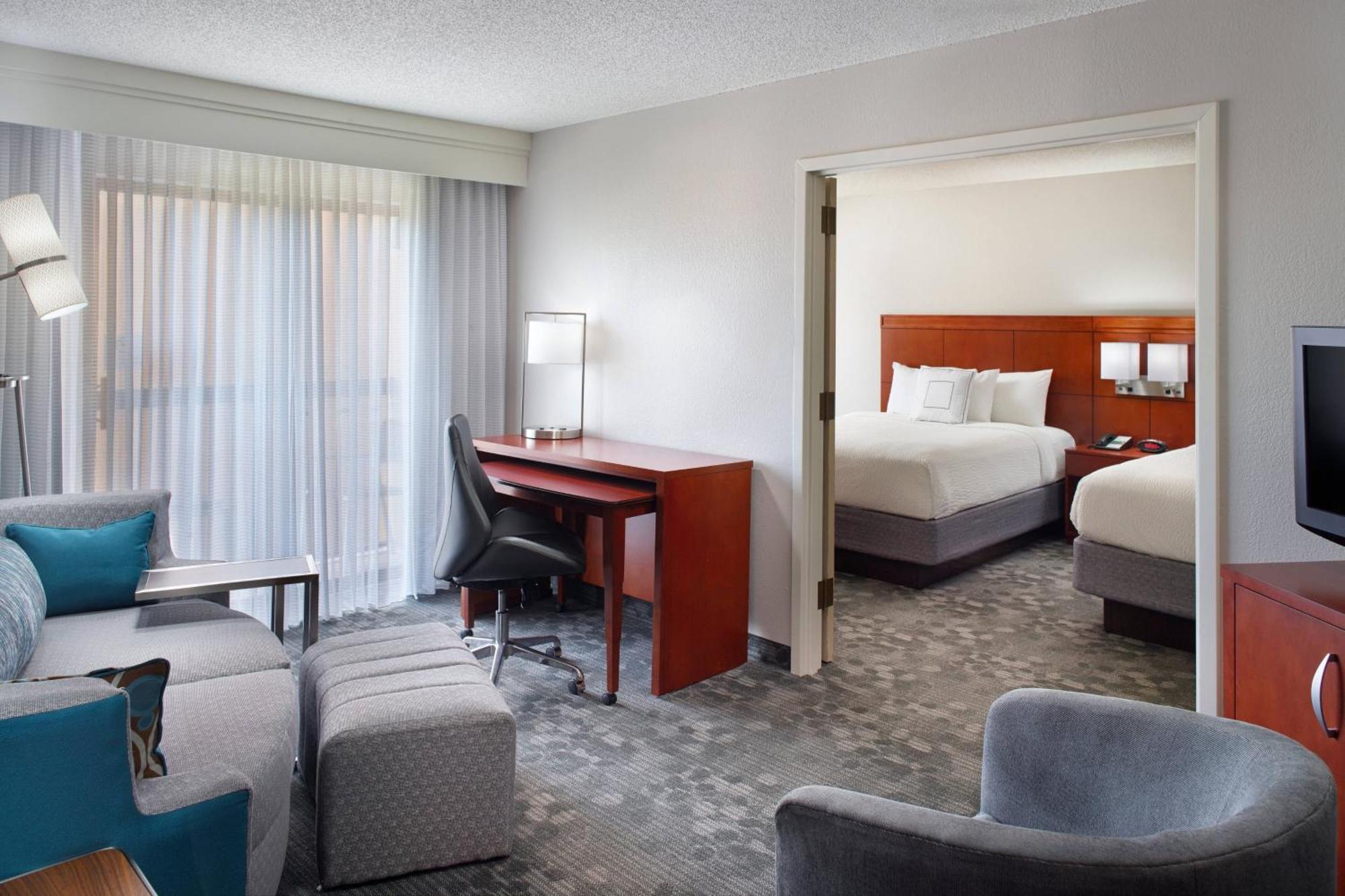 Courtyard By Marriott Fayetteville Exterior photo