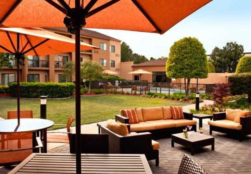 Courtyard By Marriott Fayetteville Exterior photo